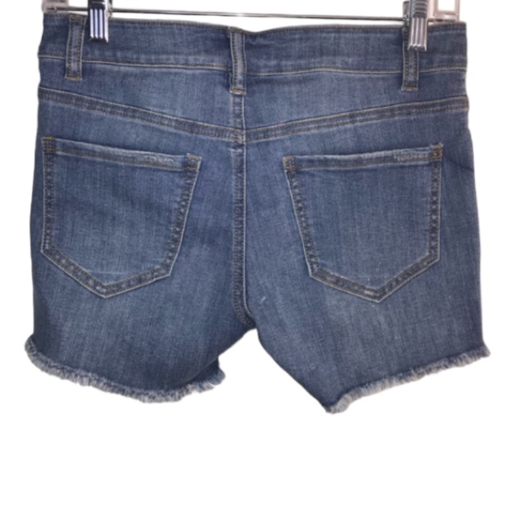 🔴 4/$15 Boutique Women’s S New distressed blue med wash denim raw hem shorts NWT - Picture 2 of 10